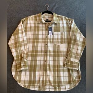 NWT Universal Thread Women's Long Sleeve Green Flannel Button-Down Shirt Large